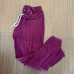 Monrow women’s  Plum Jogger Pants- super soft